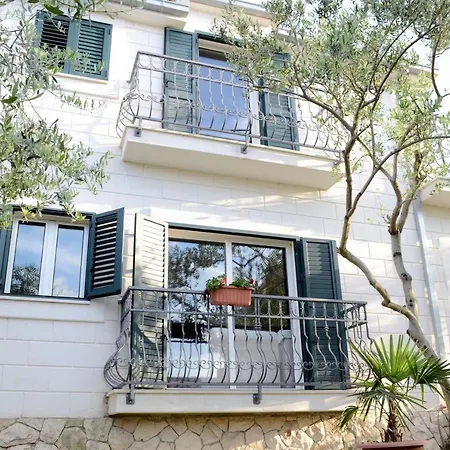 펜션 Seaside Holiday House Arbanija, Ciovo - 11738 트로기르