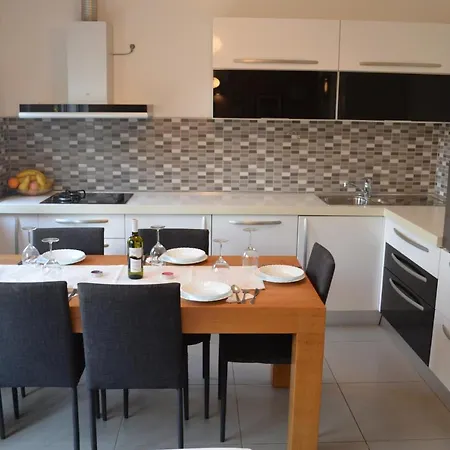Seaside Holiday House Arbanija, Ciovo - 11738 펜션